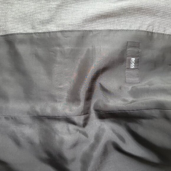 BOSS by Hugo Boss Men's 2-Piece Suit – Charcoal Pinstripe – Size 38R (48 EU) - Picture 5 of 7